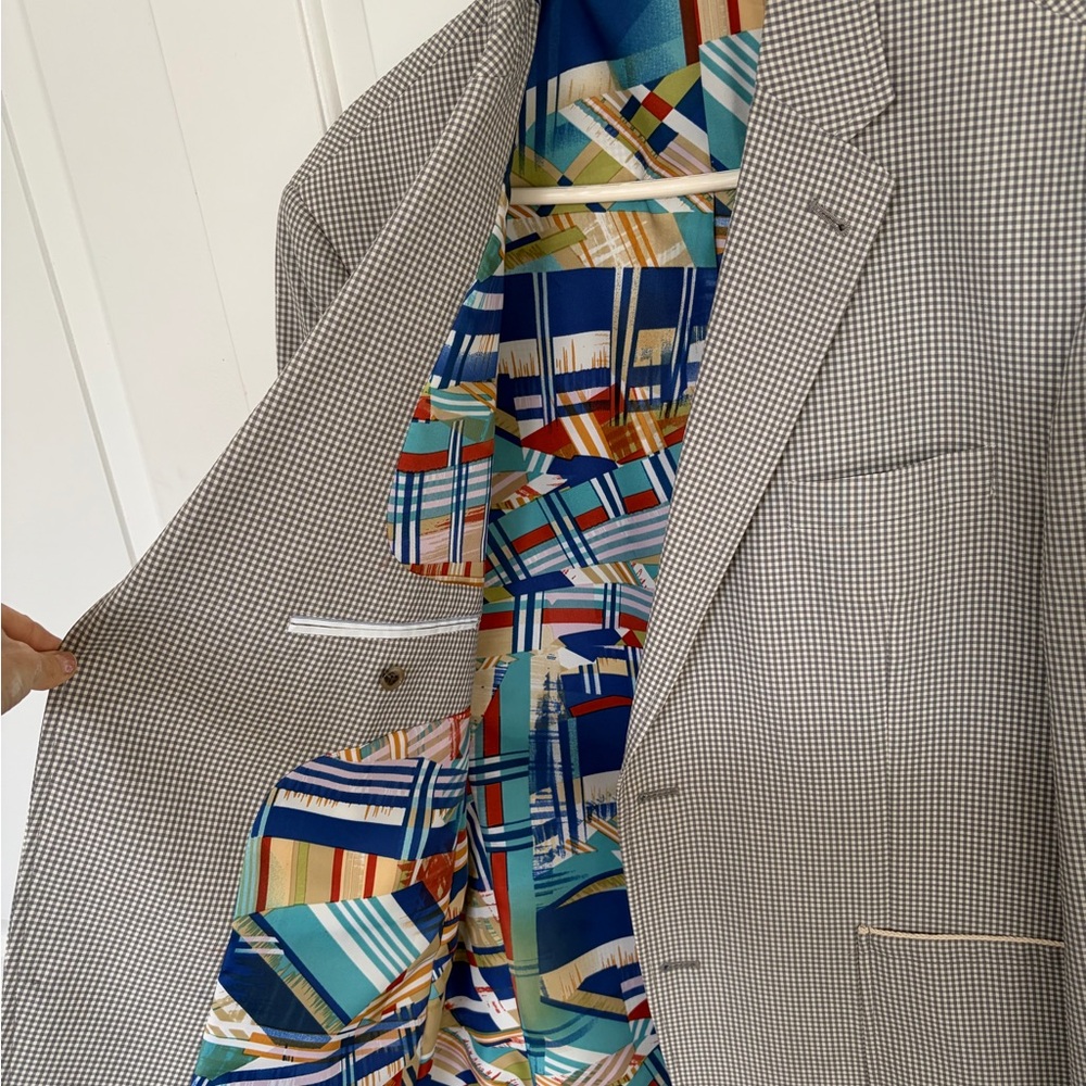 Robert Graham Blazer in Gray and White NWOT - Picture 5 of 7